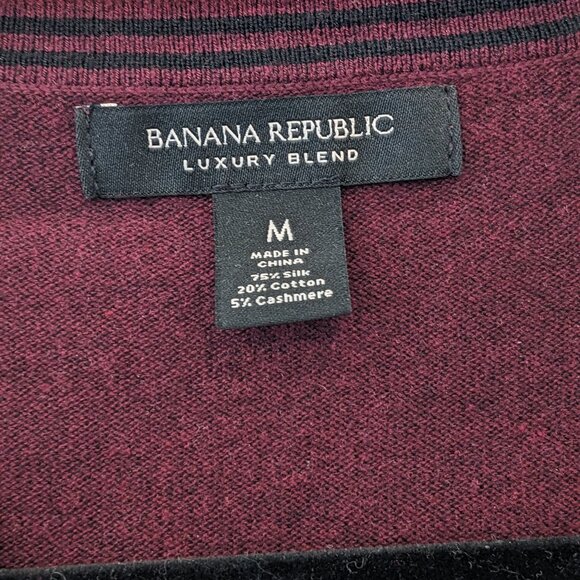 Banana Republic Men's Crimson V-Neck Sweater - Size Medium - Picture 5 of 5